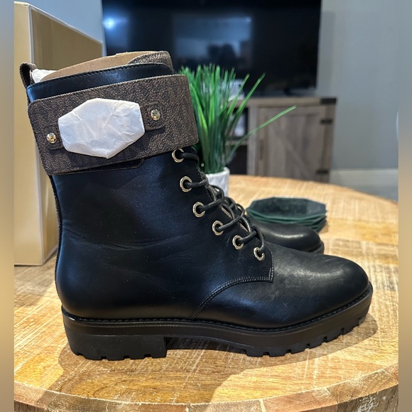 NWT MICHAEL Michael Kors Womens RORY MK Signature Lace Up Booties Black Size 10 - Picture 9 of 10